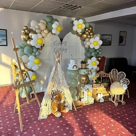 Готель Grand Clover